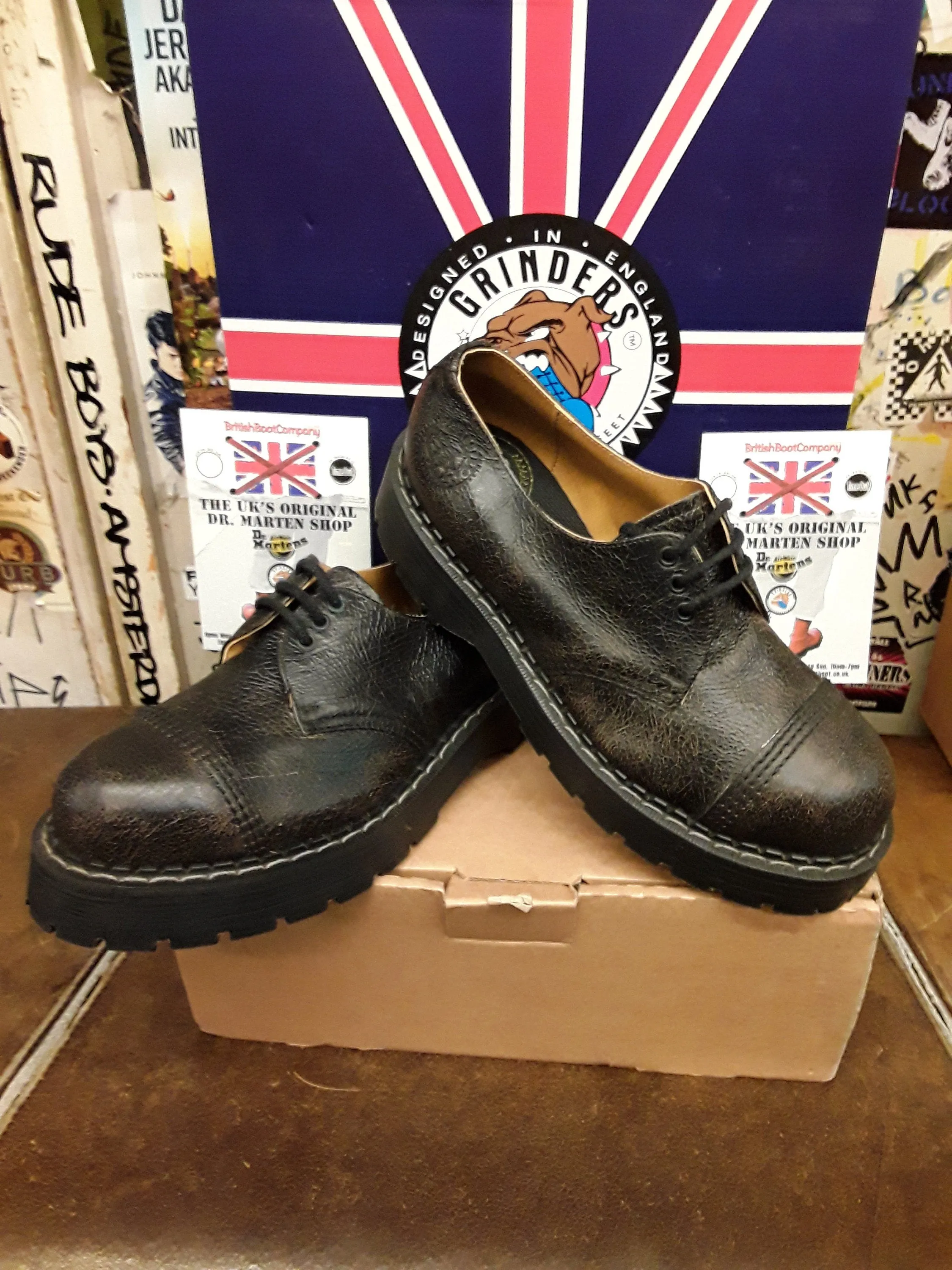 Grinders Boxer Made in England  3 Hole Black Crackle Steel Platform