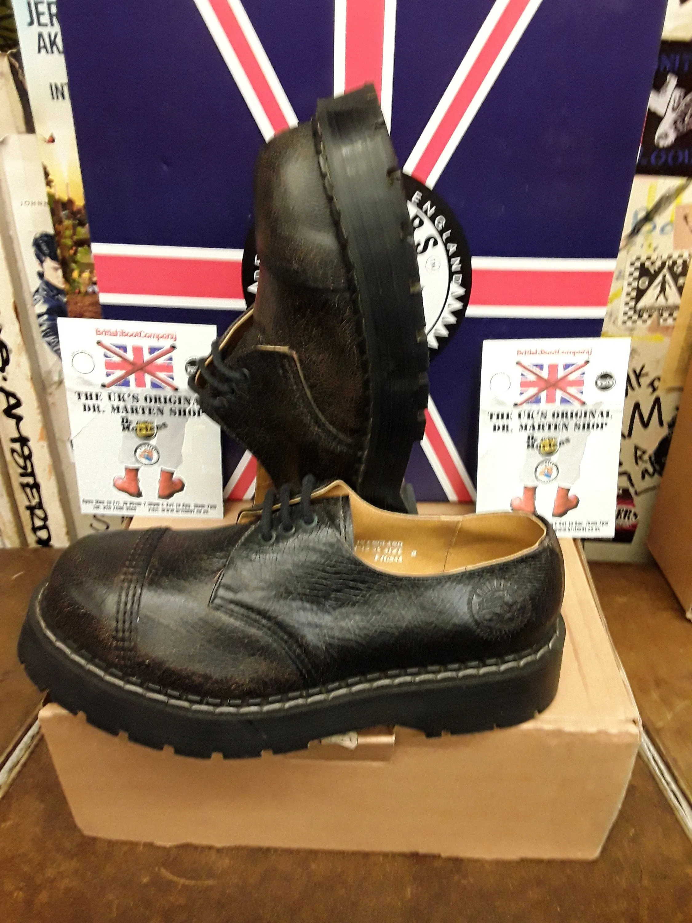 Grinders Boxer Made in England  3 Hole Black Crackle Steel Platform