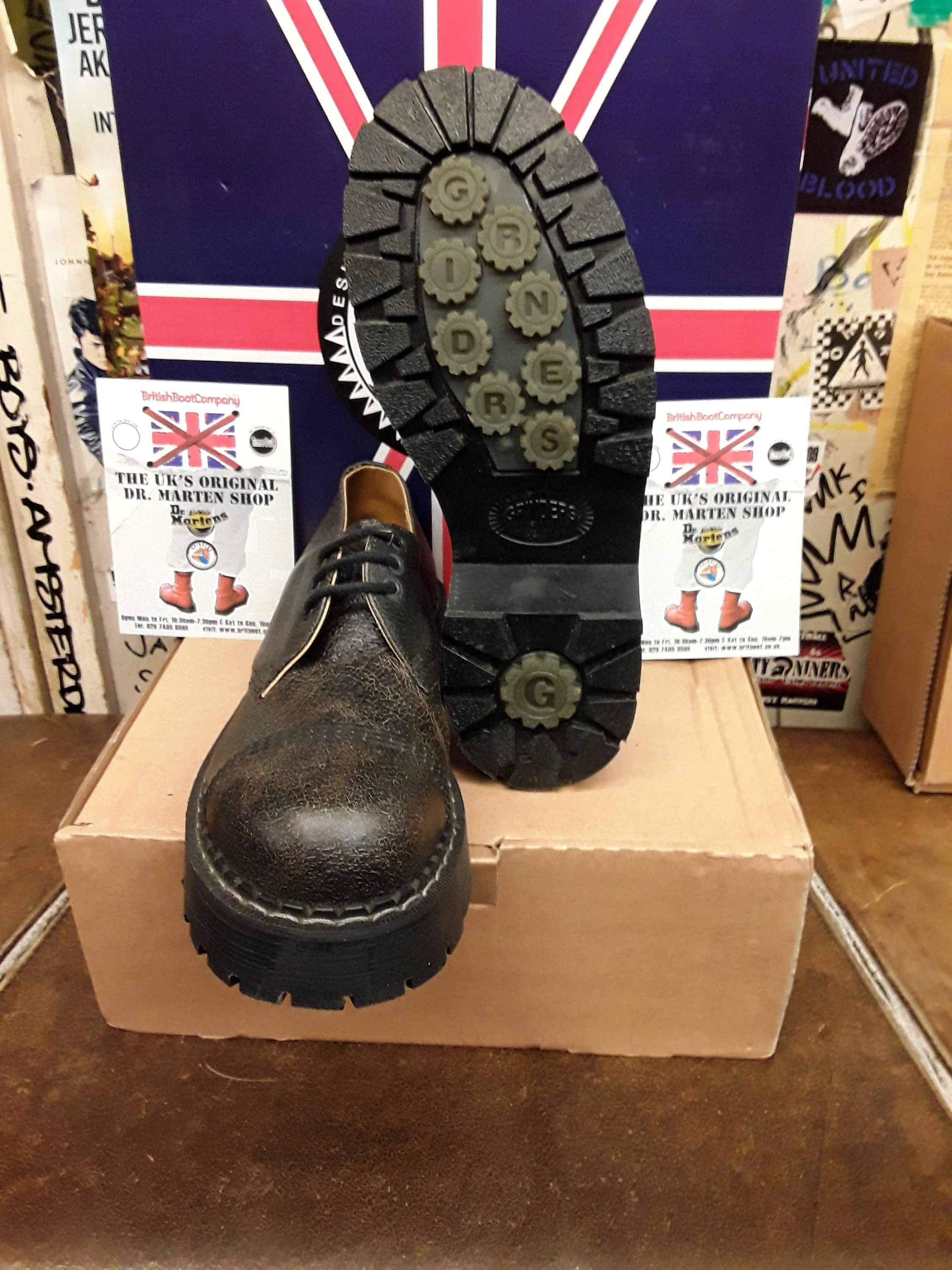 Grinders Boxer Made in England  3 Hole Black Crackle Steel Platform