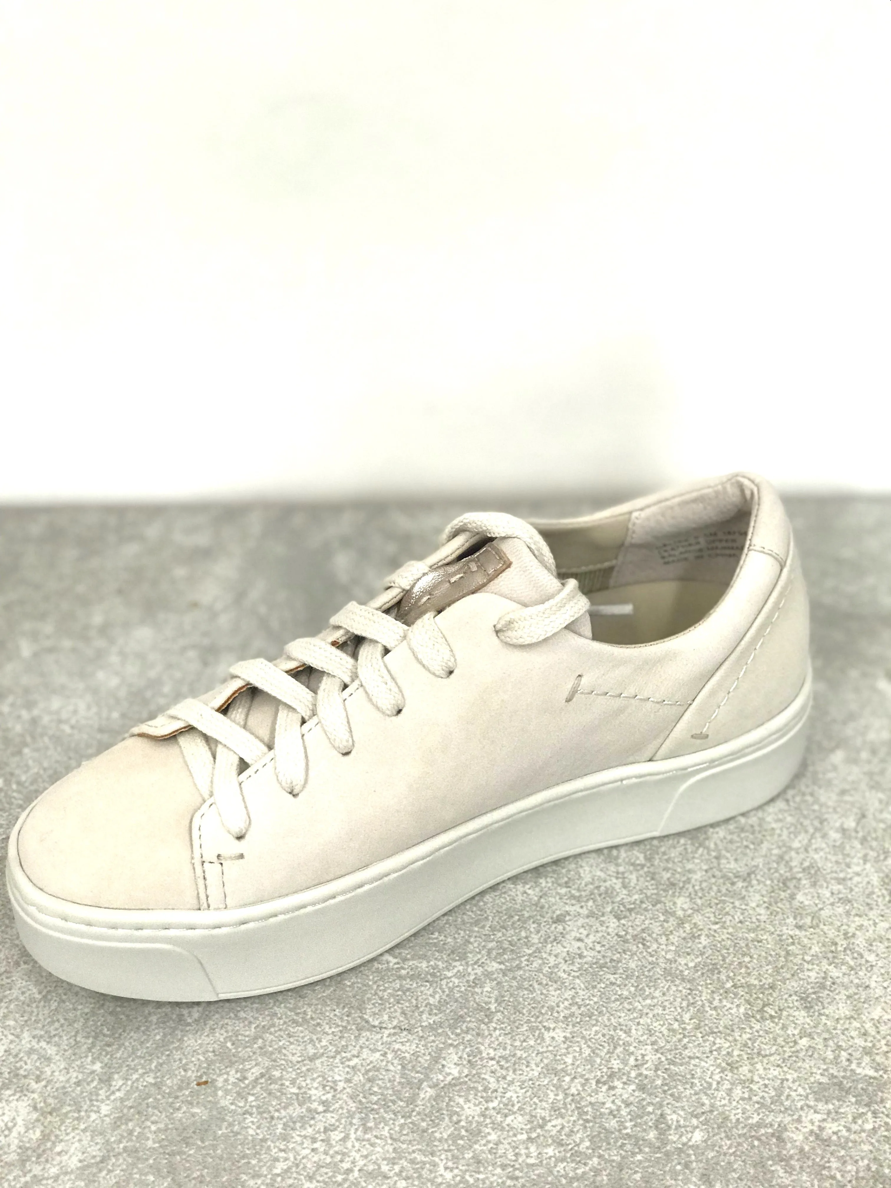Helixx Bone Sneaker