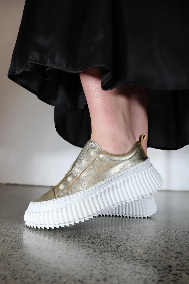 Minx Pearlzie Sneakers - Gold/White Smooth Trim