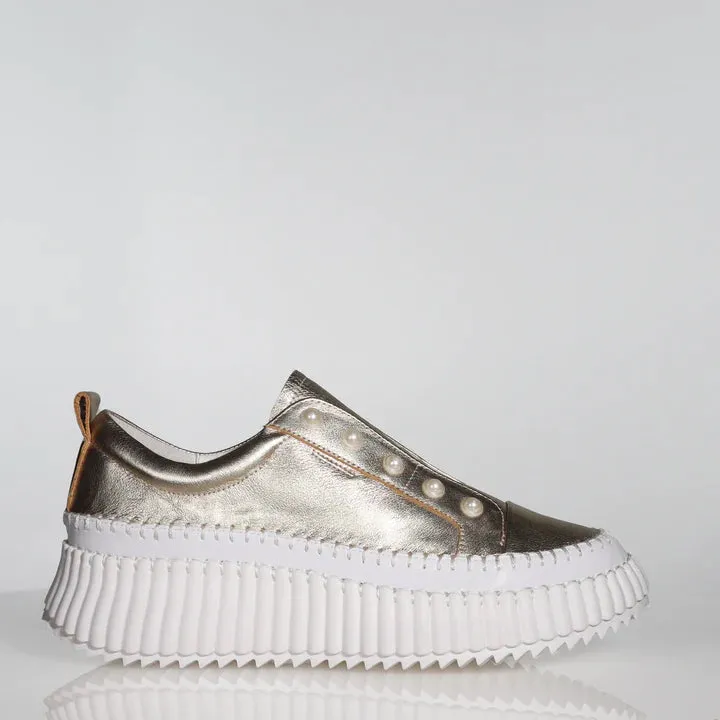 Minx Pearlzie Sneakers - Gold/White Smooth Trim