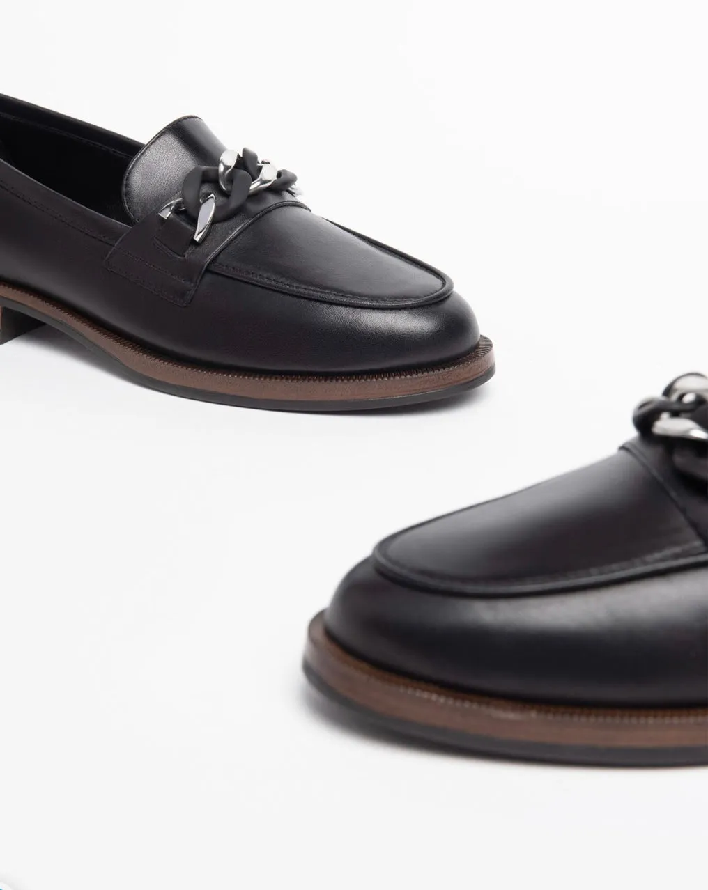 NeroGiardini black leather loafer with chain detail