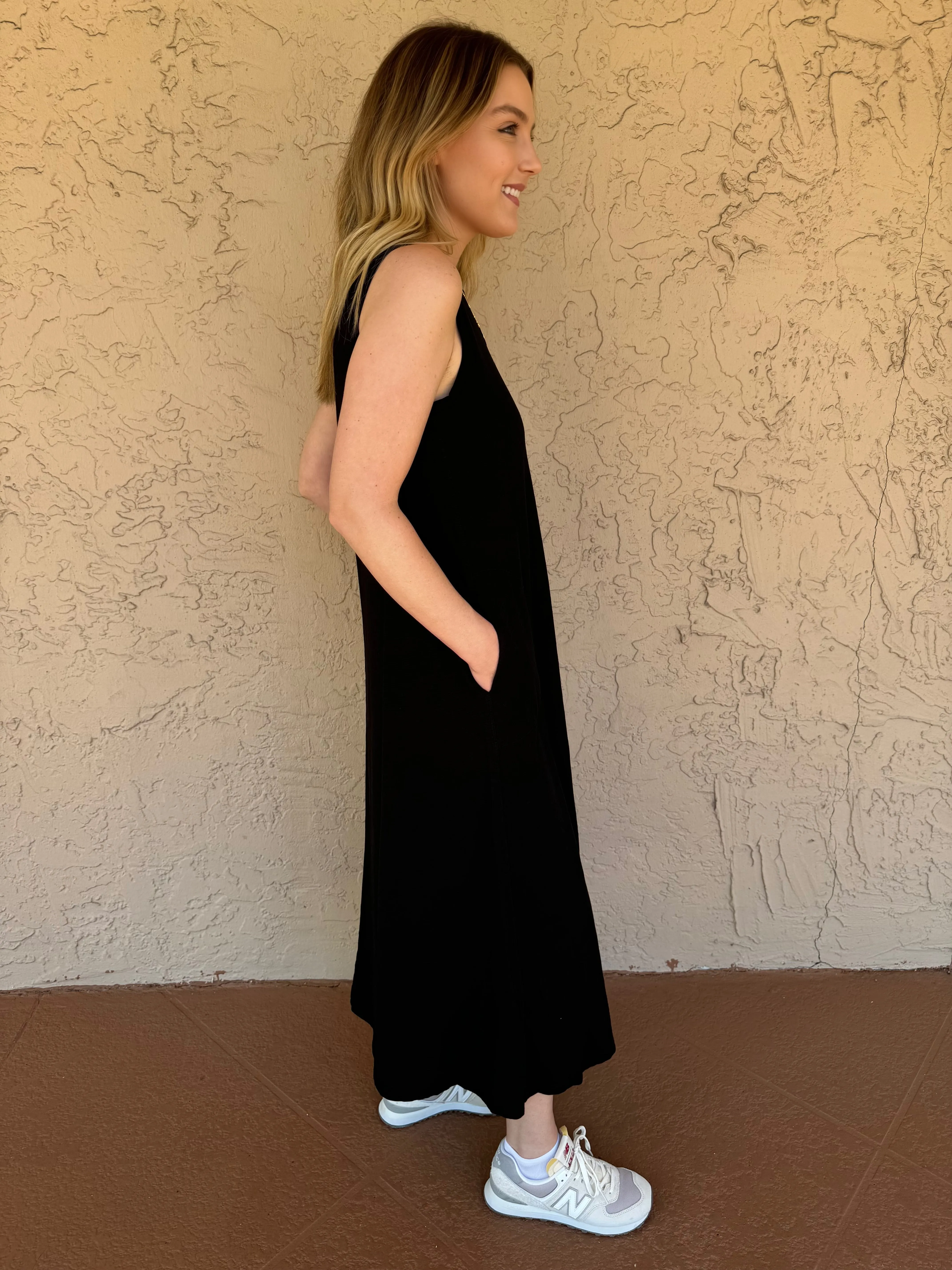 Sleeveless Maxi Dress With Pockets - Black