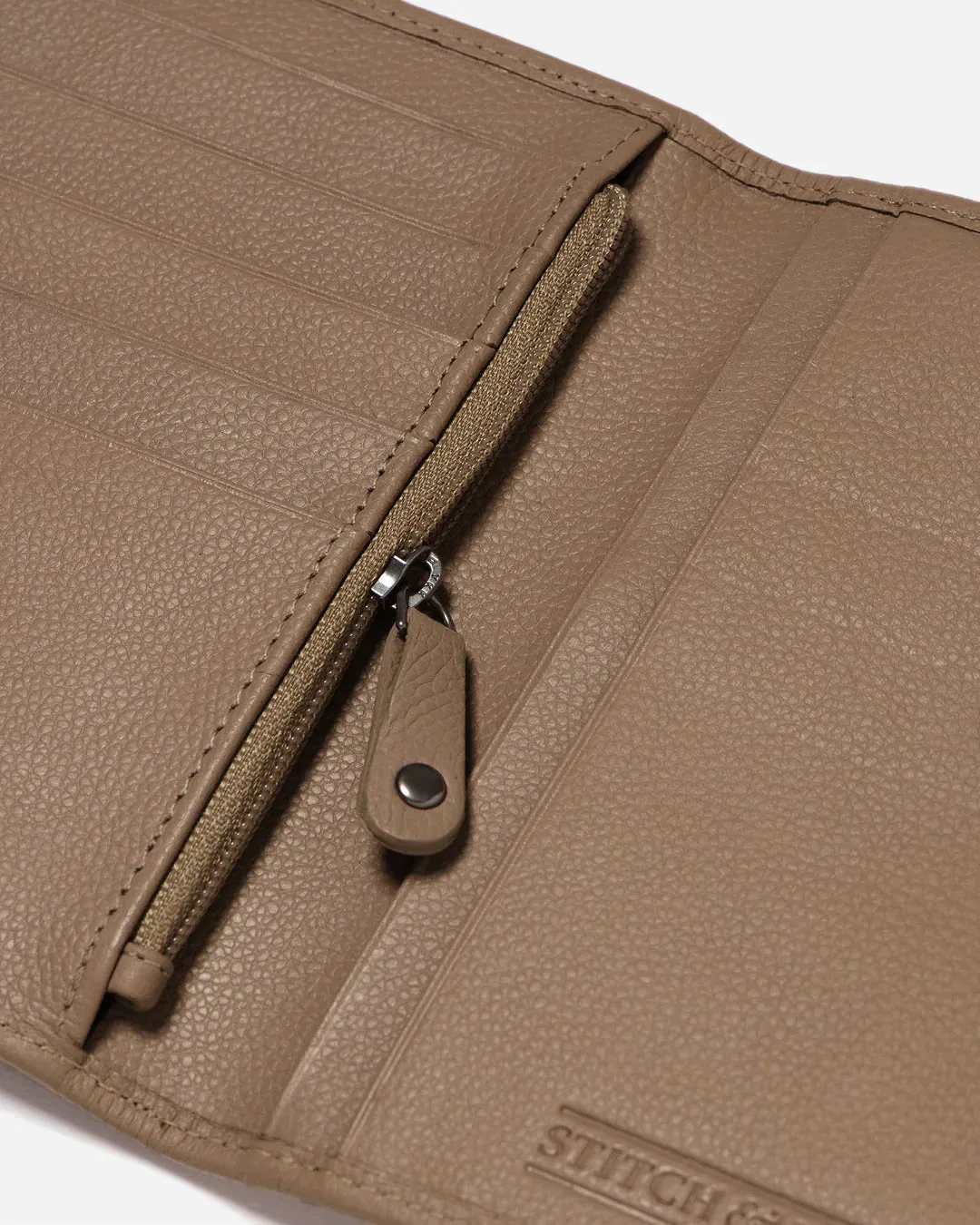 STITCH & HIDE - ATLAS PASSPORT COVER